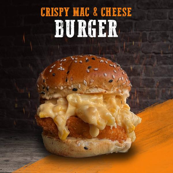 Crispy Mac & Cheese Burger cu Cartofi Prăjiți